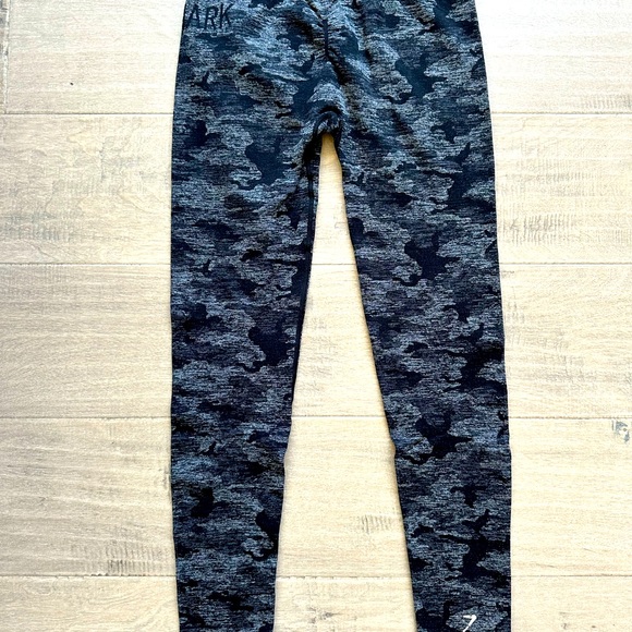 GYMSHARK camo print leggings - Picture 2 of 4